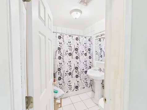 2711 West Haddon Avenue Chicago IL 60622