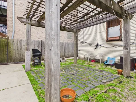 2711 West Haddon Avenue Chicago IL 60622