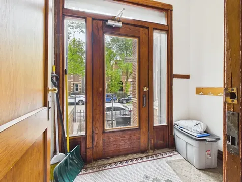 2711 West Haddon Avenue Chicago IL 60622