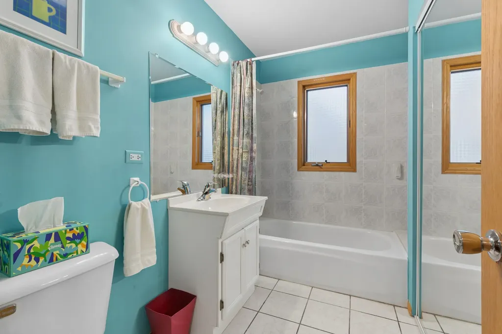 3217 North Paris Avenue Chicago IL 60634