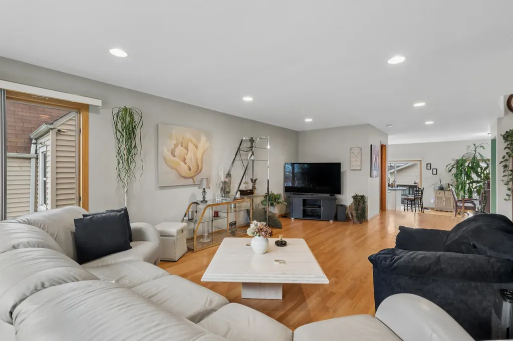 3217 North Paris Avenue Chicago IL 60634
