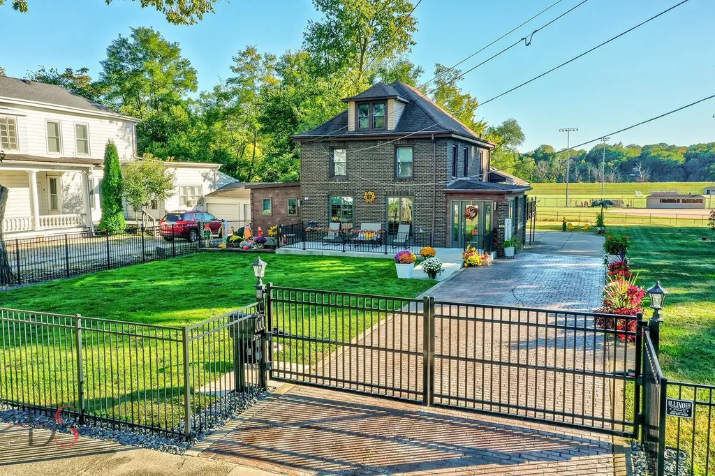 527 East Main Street Ottawa IL 61350