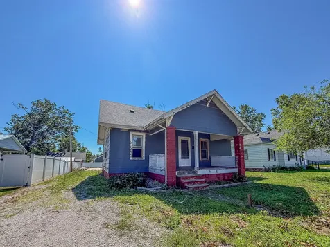 931 1ST Street Charleston IL 61920