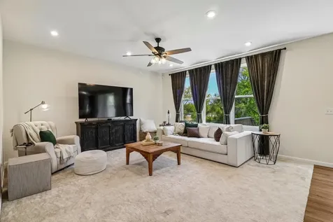 8 Liam Court Algonquin IL 60102