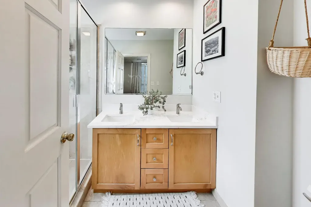 1514 West Thomas Street Chicago IL 60642