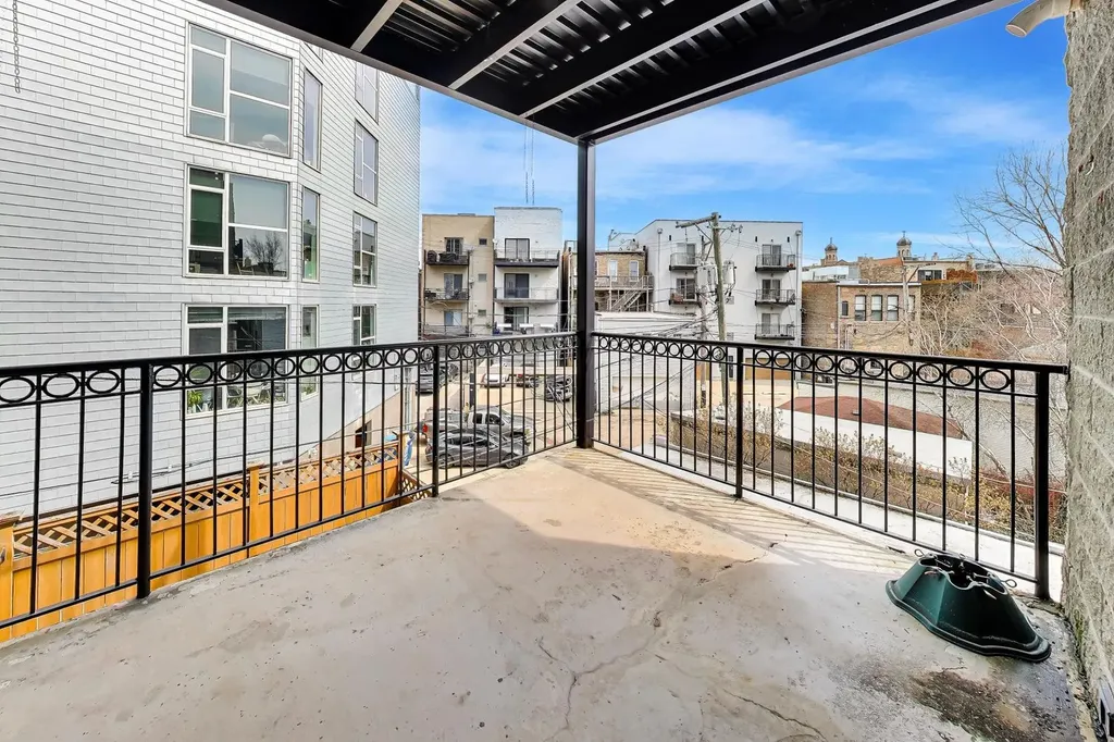 1514 West Thomas Street Chicago IL 60642