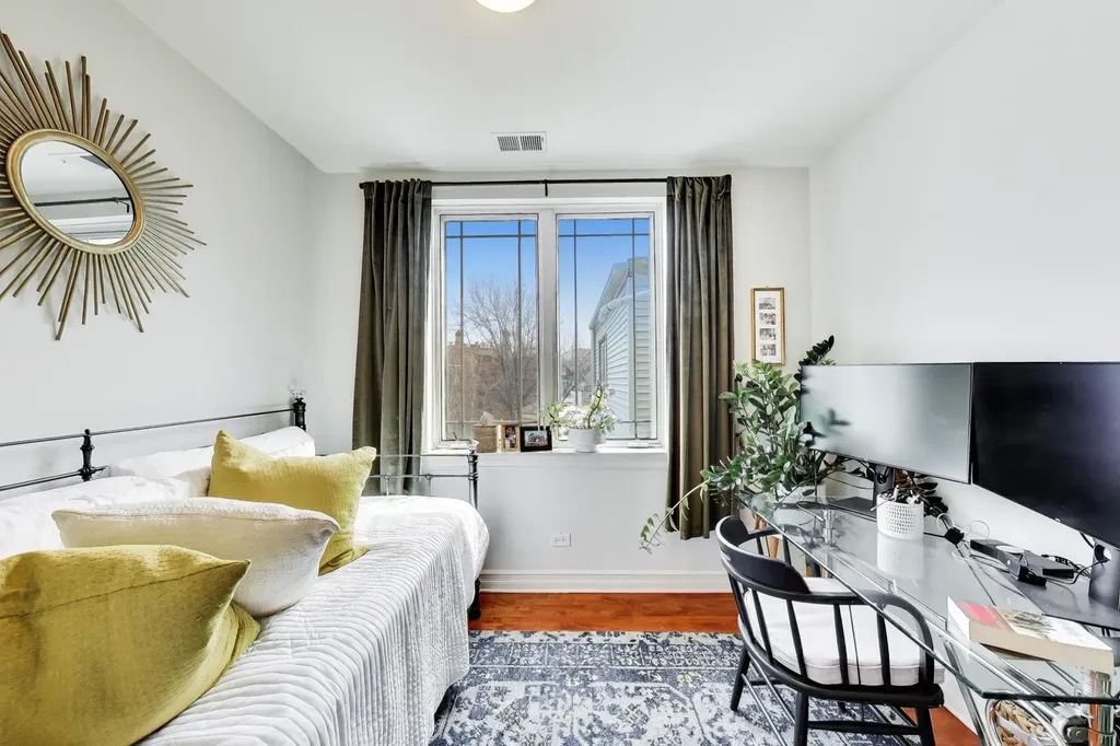 1514 West Thomas Street Chicago IL 60642