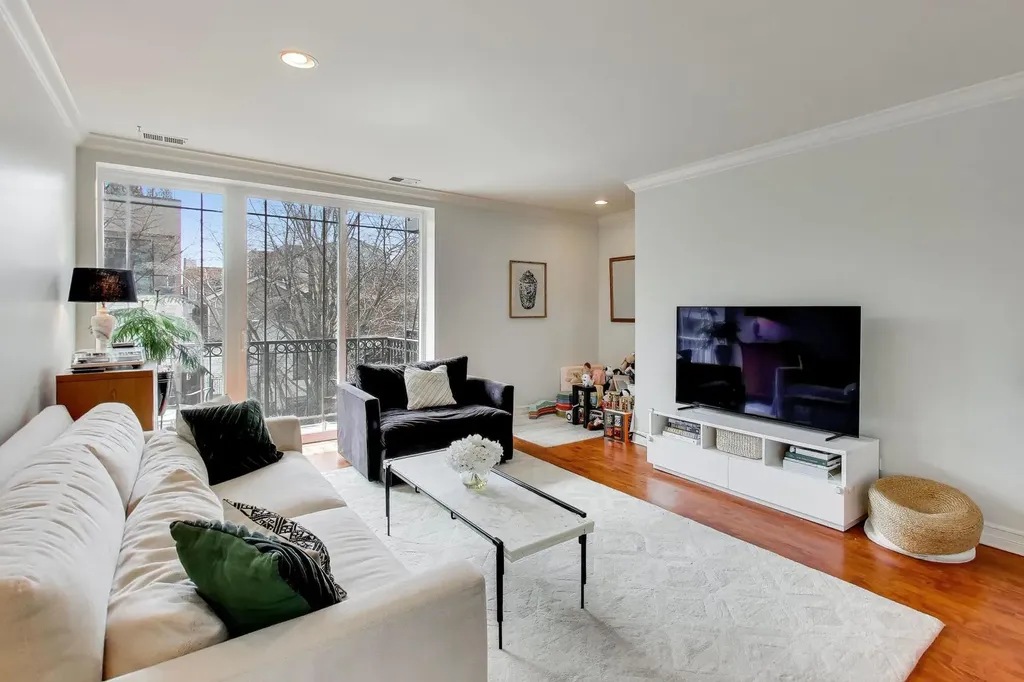 1514 West Thomas Street Chicago IL 60642
