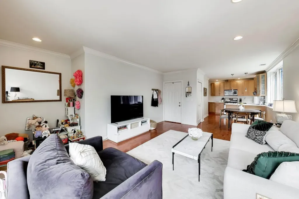 1514 West Thomas Street Chicago IL 60642
