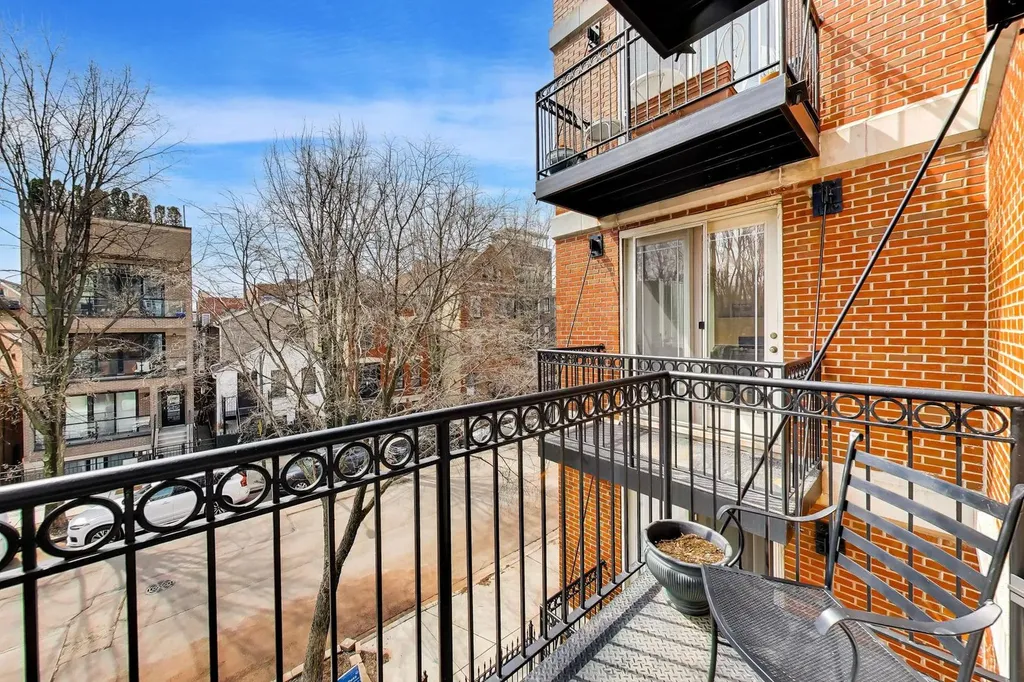1514 West Thomas Street Chicago IL 60642