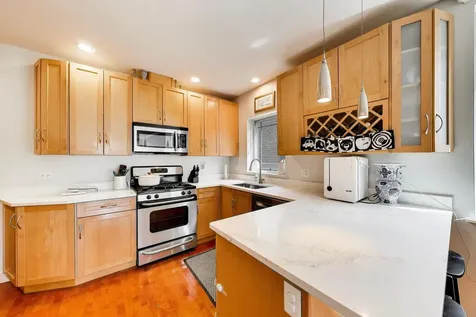 1514 West Thomas Street Chicago IL 60642