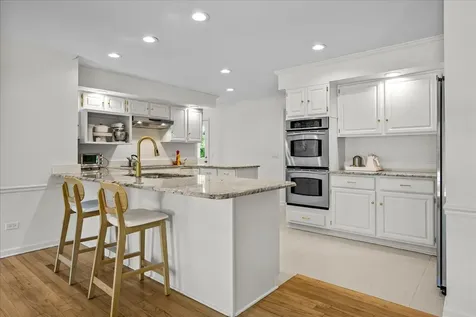 110 East Sheridan Road Lake Bluff IL 60044