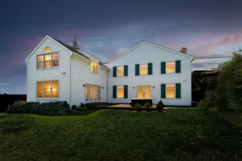 110 East Sheridan Road Lake Bluff IL 60044