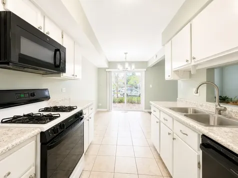 250 Acorn Drive Streamwood IL 60107