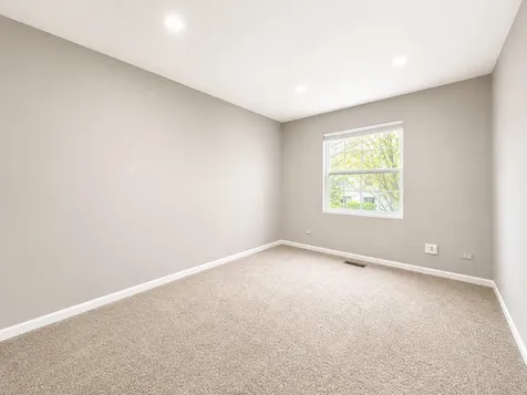250 Acorn Drive Streamwood IL 60107
