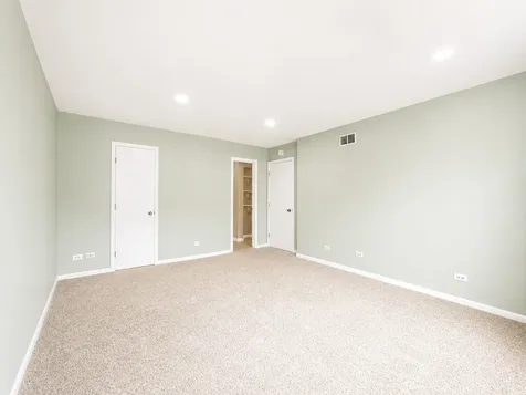 250 Acorn Drive Streamwood IL 60107