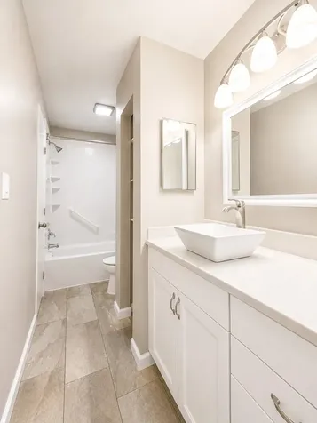 250 Acorn Drive Streamwood IL 60107