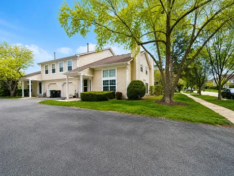 250 Acorn Drive Streamwood IL 60107