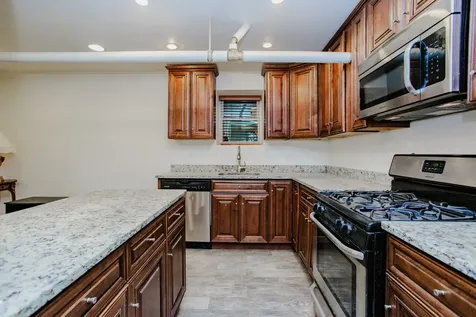 622 West Briar Place Chicago IL 60657