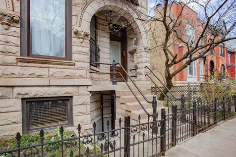 622 West Briar Place Chicago IL 60657