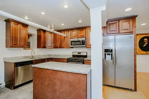 622 West Briar Place Chicago IL 60657