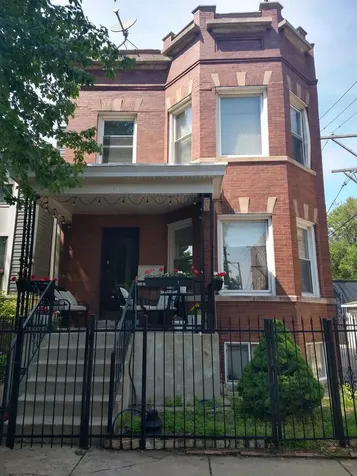 2016 West Warner Avenue Chicago IL 60618