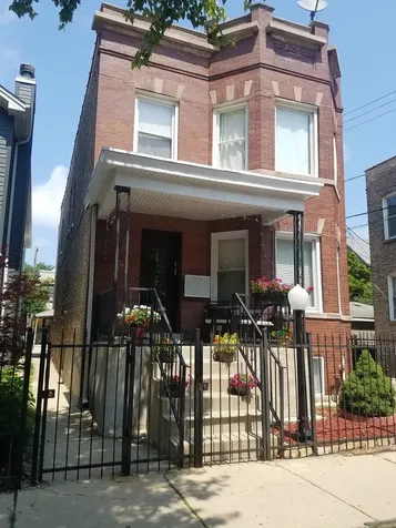 2016 West Warner Avenue Chicago IL 60618