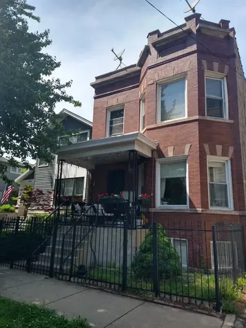 2016 West Warner Avenue Chicago IL 60618