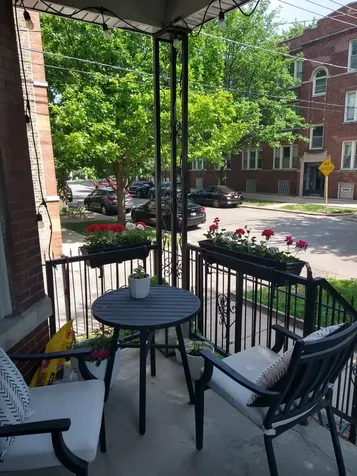 2016 West Warner Avenue Chicago IL 60618