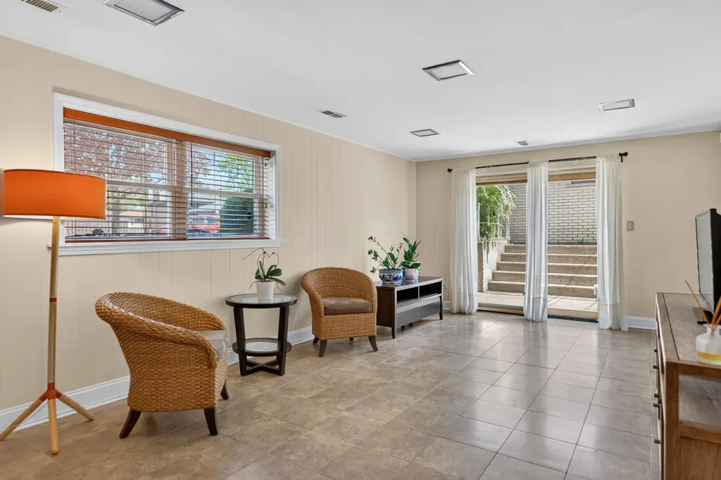 3873 Brummel Street Skokie IL 60076