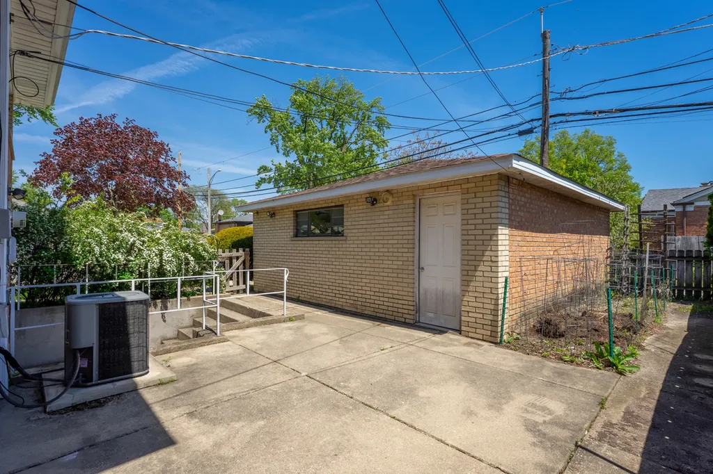 3873 Brummel Street Skokie IL 60076