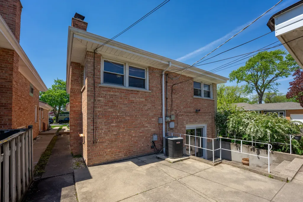 3873 Brummel Street Skokie IL 60076