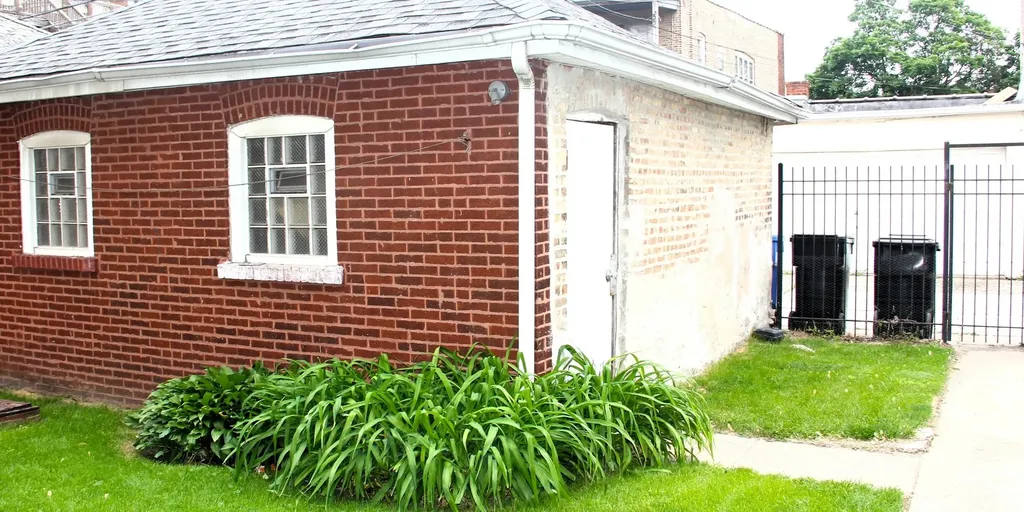 7813 South East End Avenue Chicago IL 60649