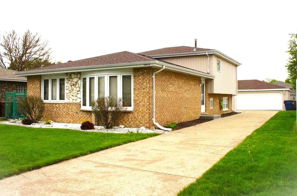 10013 South Menard Avenue Oak Lawn IL 60453