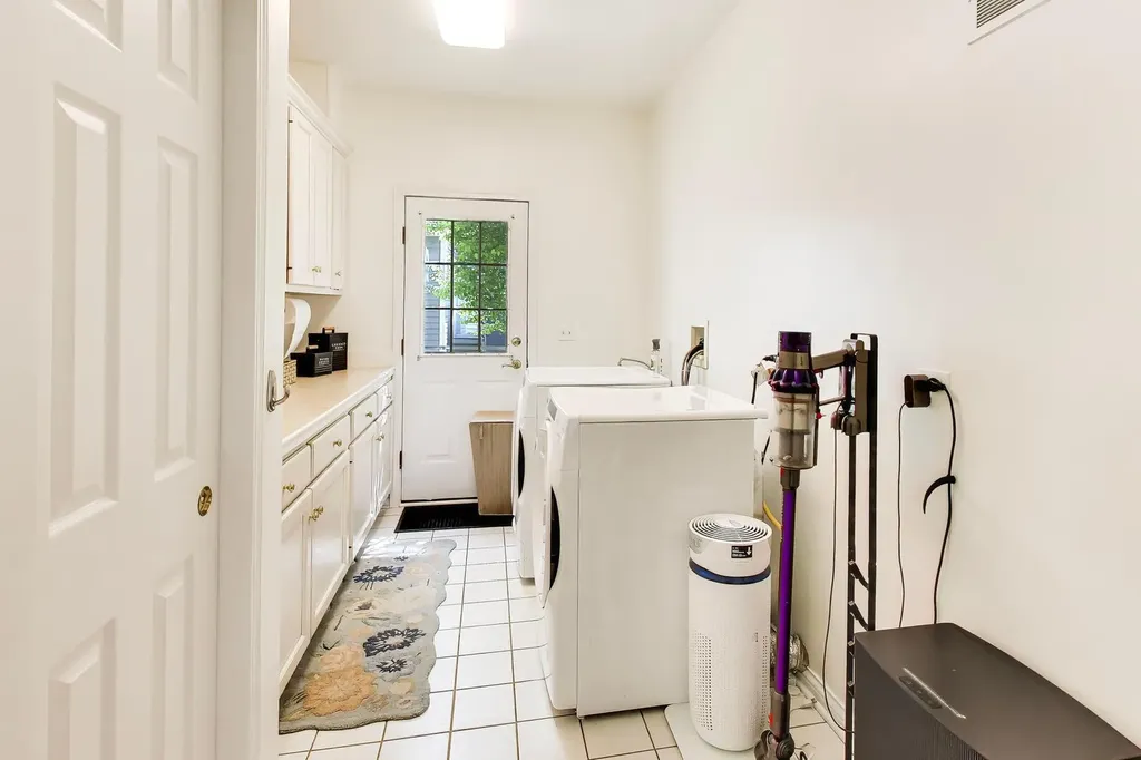 2615 Saddlebrook Drive Naperville IL 60564