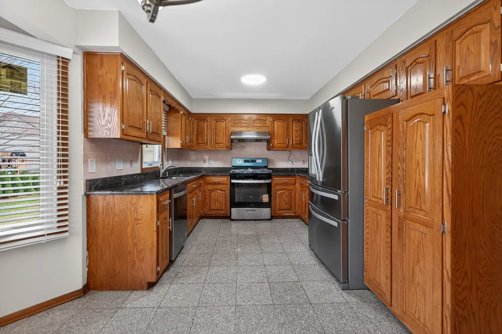 1281 Scarlet Drive Addison IL 60101