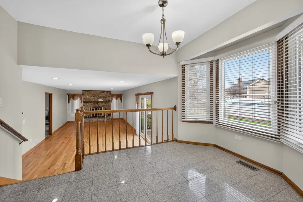 1281 Scarlet Drive Addison IL 60101