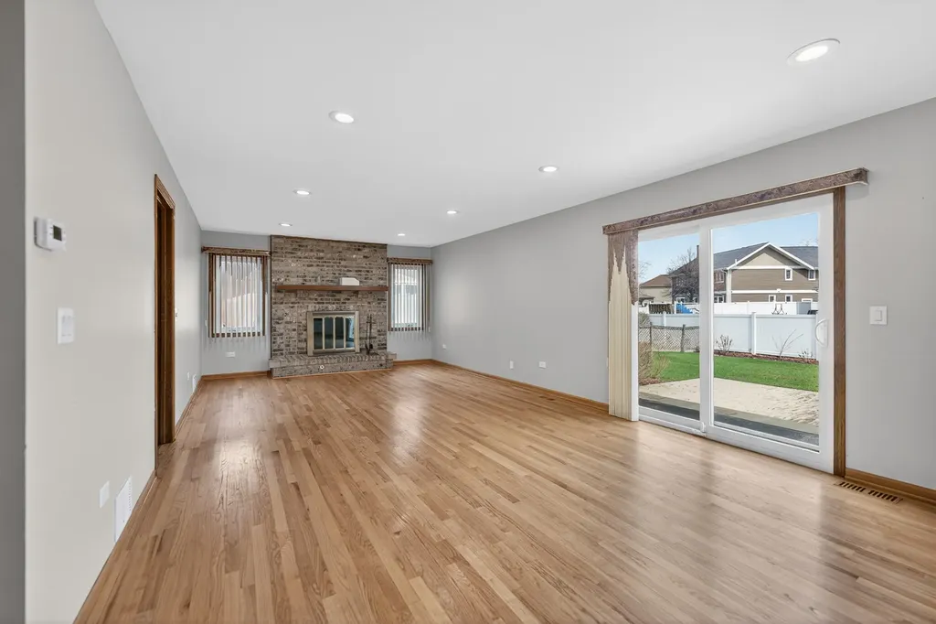 1281 Scarlet Drive Addison IL 60101