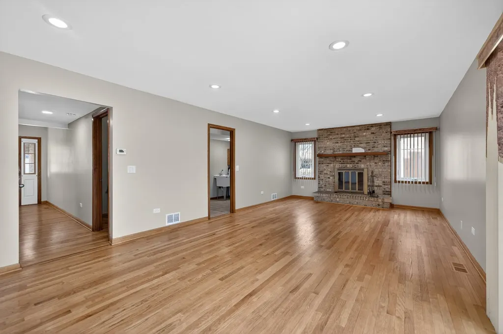 1281 Scarlet Drive Addison IL 60101