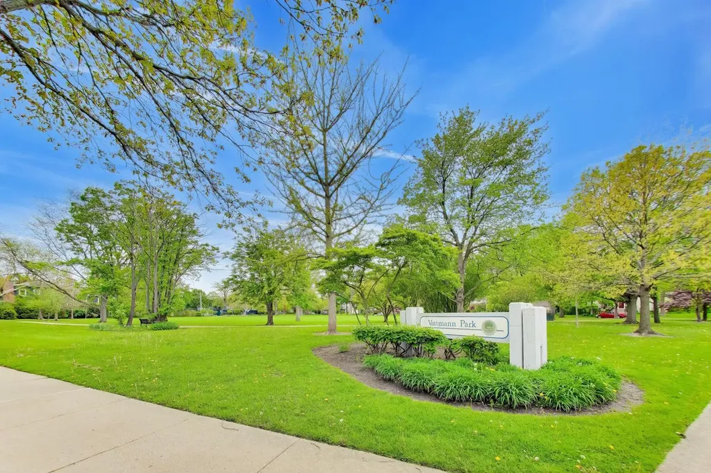 1458 Lake Avenue Wilmette IL 60091