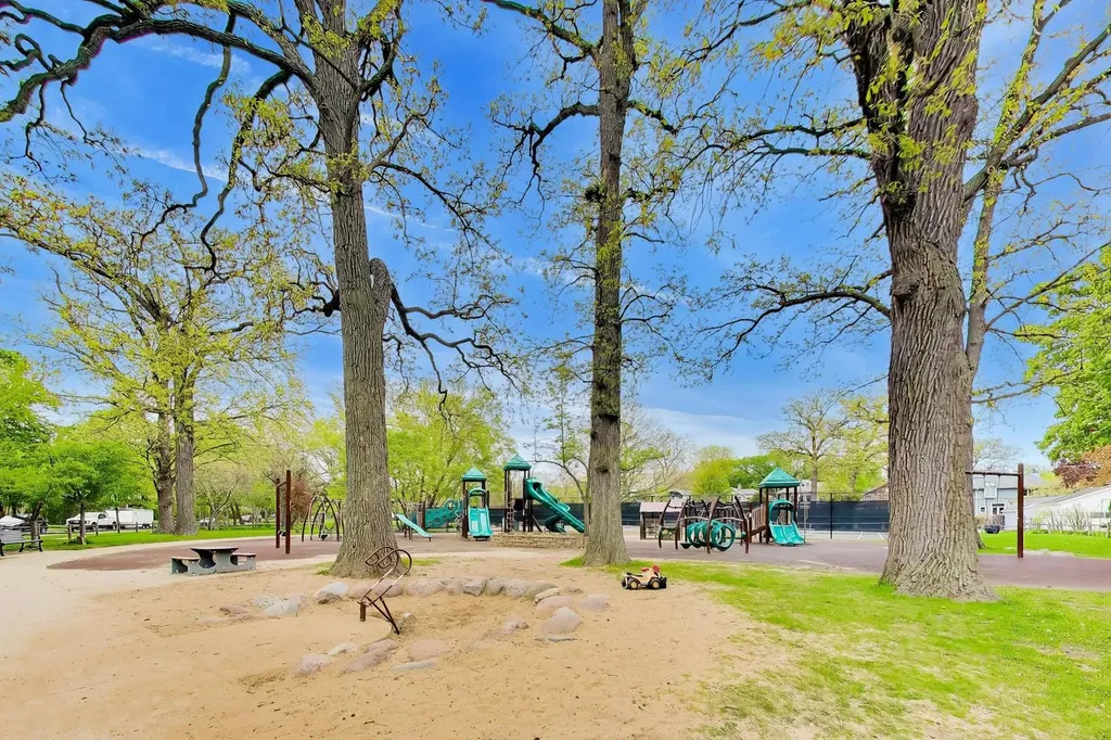 1458 Lake Avenue Wilmette IL 60091