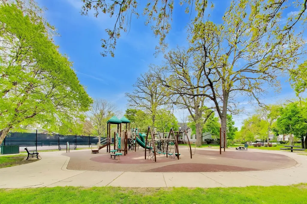 1458 Lake Avenue Wilmette IL 60091