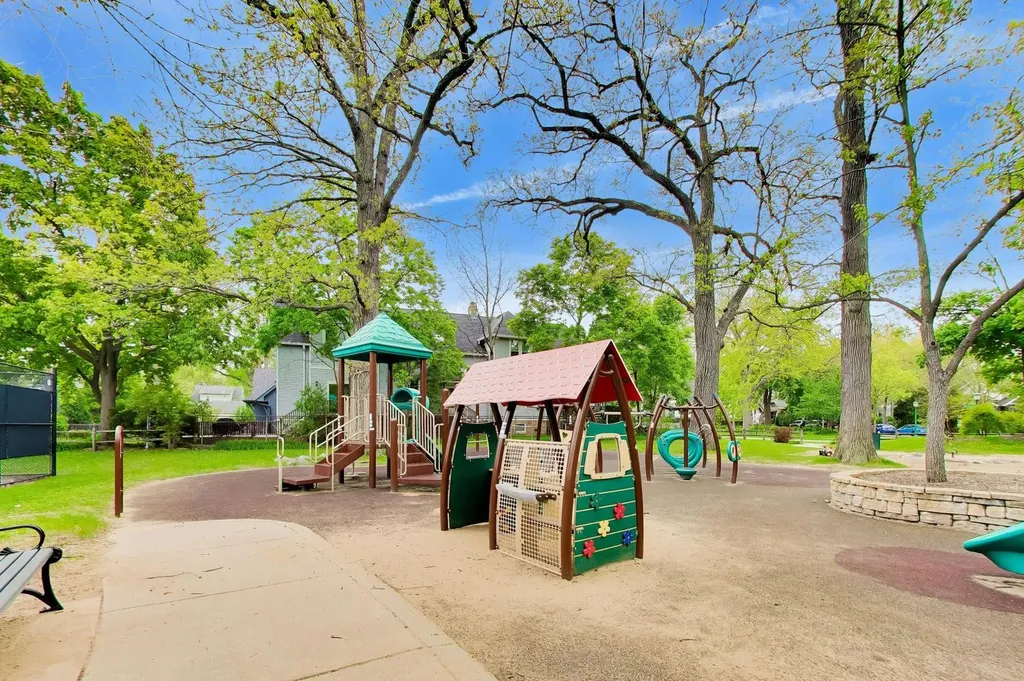 1458 Lake Avenue Wilmette IL 60091