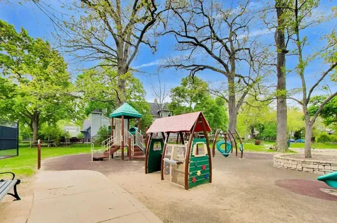 1458 Lake Avenue Wilmette IL 60091