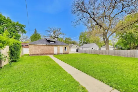 1458 Lake Avenue Wilmette IL 60091