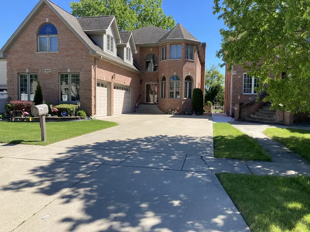8619 West Sunset Road Niles IL 60714