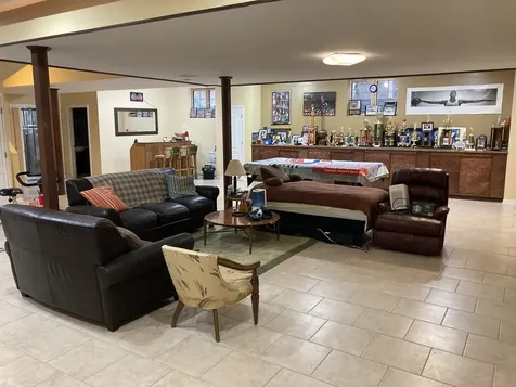 8619 West Sunset Road Niles IL 60714