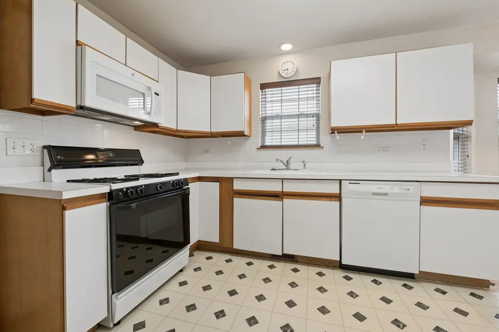20976 West Olive Street Plainfield IL 60544