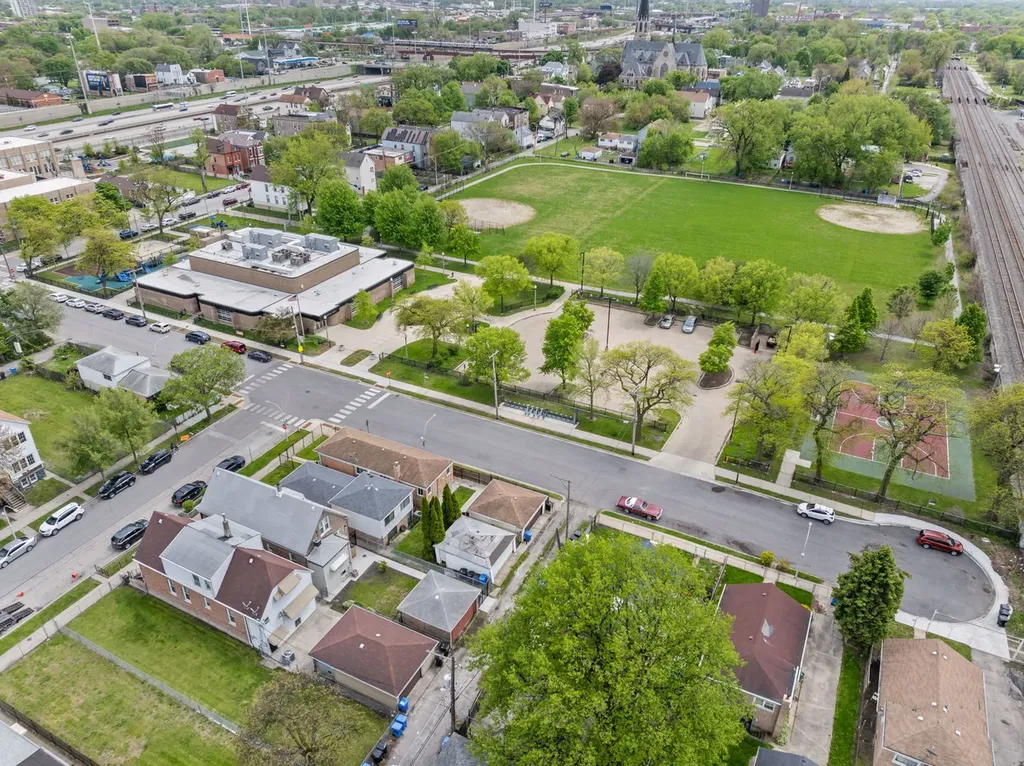 5652 South Shields Avenue Chicago IL 60621