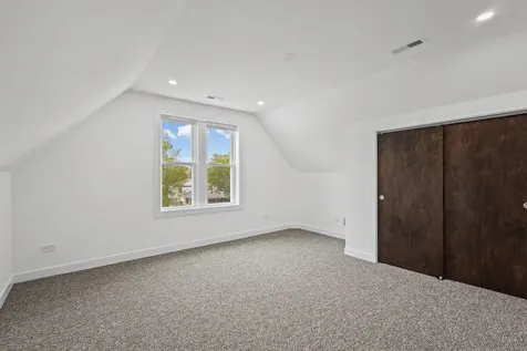 5652 South Shields Avenue Chicago IL 60621